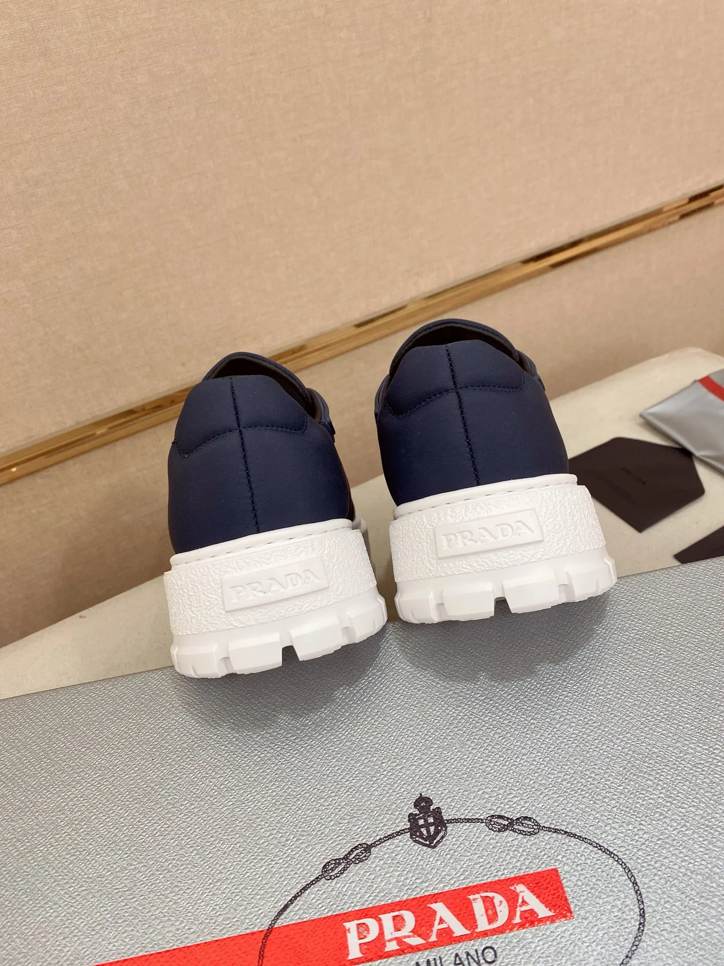 Factory price 580💰 ✔️✔️✔️High version High-quality new PRADA counters are on the market simultaneously, new men's shoes, 😘fabrics imported technological waterproof fabrics, made by pure handicrafts. Lining: Full cowhide lining. 👍🏿 High-end ☄️ air-cushion molded anti-slip rubber outsole, exquisite lines, simple and elegant, comfortable and high-end for leisure travel. Code number: 38 to 45
